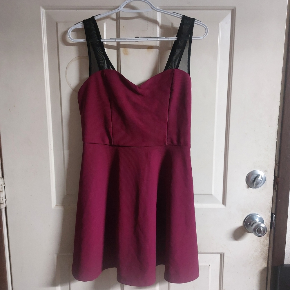 💋 Forever 21 Maroon and Black dress